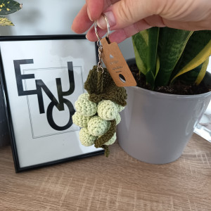 Zielone gronka winogronka szydełkowa zawieszka