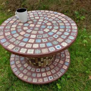 stolik mozaikowy do ogrodu