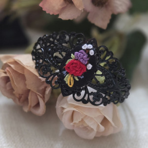 Bransoletka ażurowa z haftem II