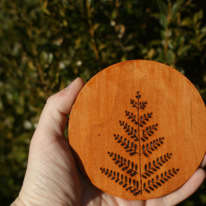 podstawka z paprocią