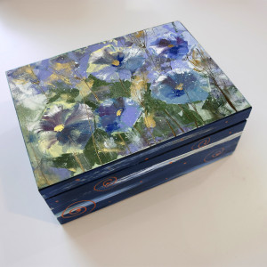 Szkatułka "Ziemia śmieje się kwiatami" 14x19 cm