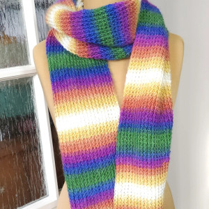 Wyjątkowy, ręcznie robiony szalik, który rozświetli każdy chłodny dzień!