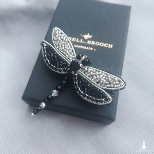 Urocza broszka WAŻKA