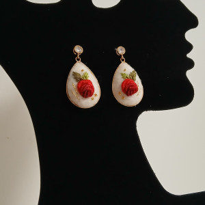 Ręcznie haftowane kolczyki wkrętki  ATRAKCJA  stal szlachetna