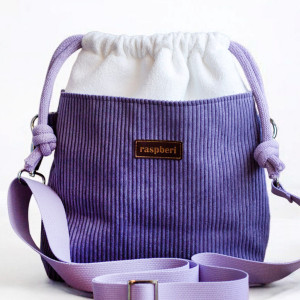 Fioletowa listonoszka z kominem z cienkiego sztruksu