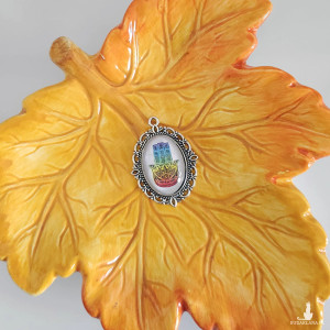 6851 ✨ Mistyczny Wisiorek Hamsa z Barwami Tęczy - Ochrona i Harmonia! ✨