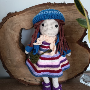 Lalka amigurumi lalka szydełkowa ze zdejmowanymi ubrankami