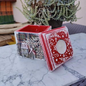 Świąteczne ręcznie zdobione pudełko ze świecznikiem