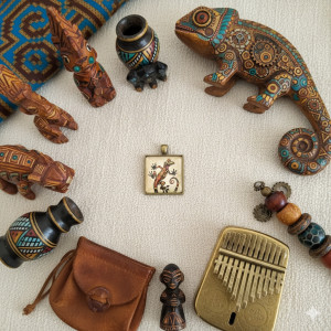 6833 Kolorowy Wisiorek Jaszczurka - Naszyjnik Gekon Boho - Biżuteria Etniczna