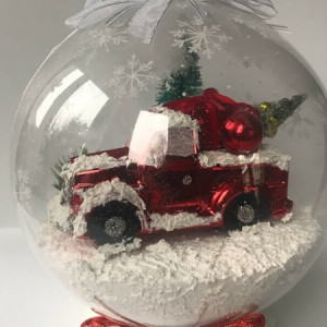 327,Bombka 3D z samochodem retro.