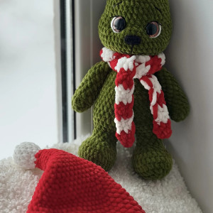 Zielony rozrabiaka grinczuś ręcznie robiony