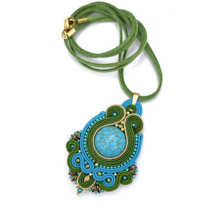 Wisiorek naszyjnik sutasz turkusowo zielony „Iris” z howlitem