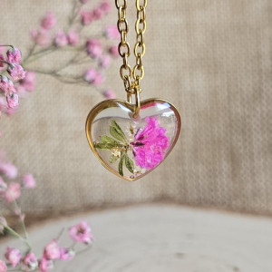 Złota zawieszka złoty wisiorek kwiat naszyjnik żywica z żywicy kwiaty z kwiatami serce serduszko gipsówka różowa