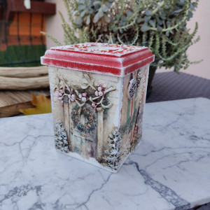 Świąteczne ręcznie zdobione pudełko ze świecznikiem duże