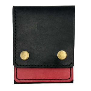 Czarno-czerwony portfel skórzany ręcznie uszyty na karty i banknoty.