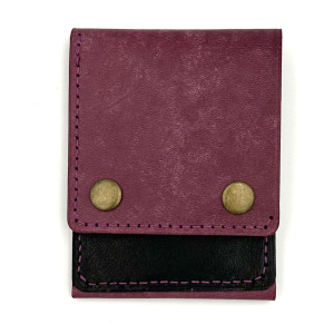 Fioletowo-czarny portfel skórzany ręcznie uszyty na karty.
