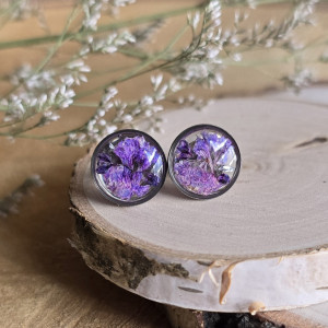 Srebrne kolczyki z kwiatami wkręty sztyfty z żywicy żywica epoksydowa z suszonymi prawdziwymi kwiatami fioletowe