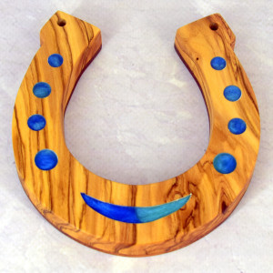 Podkowa 12 cm drewno oliwne żywica