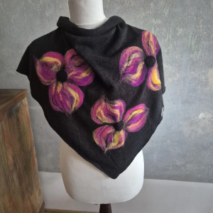 Czarna chusta handmade wełniana