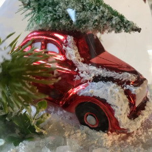 331,Bombka 3D z samochodem retro.