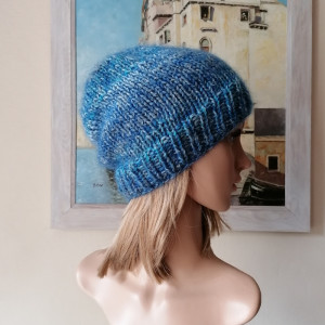 RĘCZNIE NA DRUTACH - Kolory morza - miła, puchata, szlachetna czapka z merino, jedwabiem i moherem