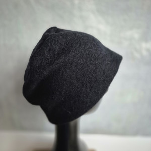 Czapka damska czarna uniwersalna