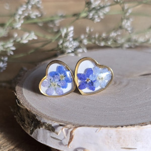 Złote kolczyki z kwiatami wkręty sztyfty z żywicy żywica epoksydowa z suszonymi prawdziwymi kwiatami niezapominajki serca serduszka