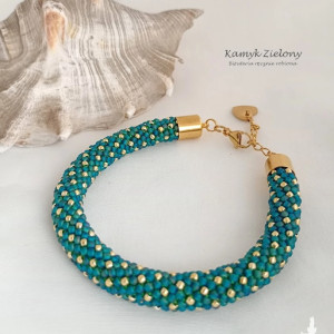 Bransoletka szmaragdowo-złota - wykończenia ze stali szlachetnej
