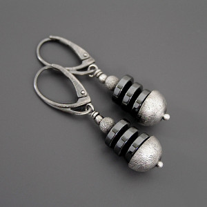 Surowe kolczyki z hematytami, srebro 925