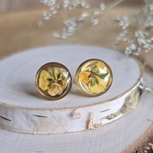 złote kolczyki wkręty sztyfty żywica z żywicy kwiaty z kwiatami suszone prawdziwe kwiaty retro vintage żółte