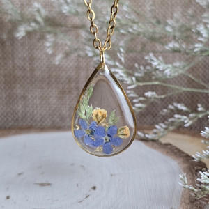 Złota zawieszka złoty wisiorek kwiat naszyjnik żywica z żywicy kwiaty łezka łza niezapominajka niezapominajki