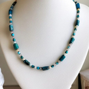 Naszyjnik w smutnym kolorze blue