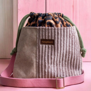 Listonoszka z kominem w panterkę gruby sztruks