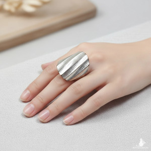 109 Duży Pierścionek Statement – Posrebrzany Mosiądz Teksturowany – Geometryczny Design Vintage (EU 14 / US 7)