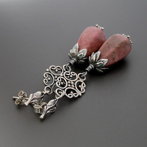 Kolczyki Scarlett, różowe krople rodonitu, srebro, kolekcja Przeminęło z Wiatrem