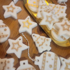 Zawieszki świąteczne handmade z wosku sojowego ręcznie malowane