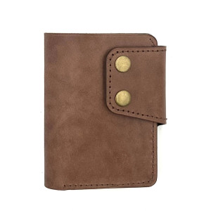 Duży brązowy portfel ręcznie uszyty ze skóry garbowanej roślinnie.