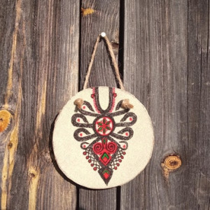 Ozdoba z plastra drewna z parzenicą, polski wzór ludowy, folkowy prezent świąteczny, dekoracja wisząca w stylu góralskim
