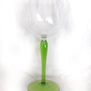 prl kieliszek z zieloną nóżką, prl szkło użytkowe, prl kieliszki, zielona nóżka kieliszek, prl naczynia, prl sprzęty, vintage kieliszek, retro kieliszki