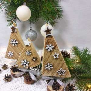 Dekoracja świąteczna - choinki z drewna