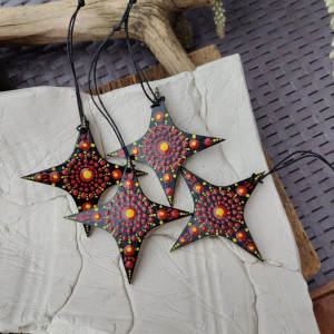 Ręcznie malowane gwiazdki – zawieszki w stylu mandali