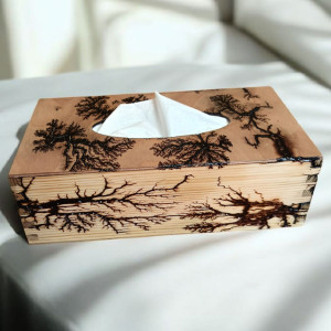 Chustecznik drewniany