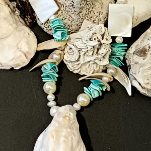 muszla - biało - turkusowy naszyjnik z muszli ostrygowej