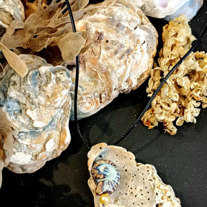 muszla - wisiorek z muszli ostrygowej