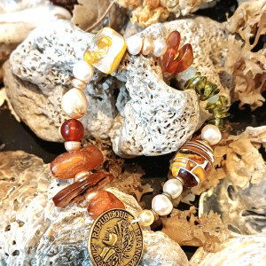 bransoletka z bursztynem, perełkami i perydotem