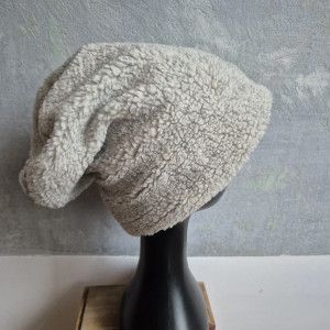 Futrzana  sztuczny  baranek czapka