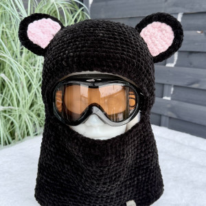 Kominiarka na kask narciarski Miś ręcznie robiona na szydełku