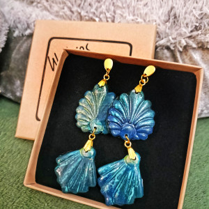 Eleganckie długie wiszące kolczyki butelkowo zielone liście