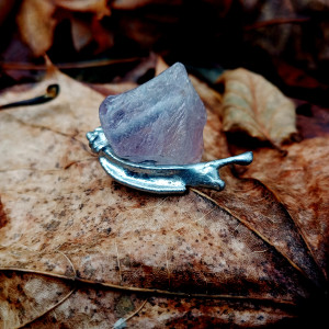 Pierścionek z fioletowym jadeitem, regulowany, pojedynczy egzemplarz, biżuteria autorska, ręcznie robiona