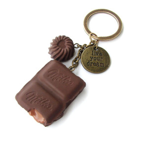 Breloczek "live your dream" z kawałkiem czekolady